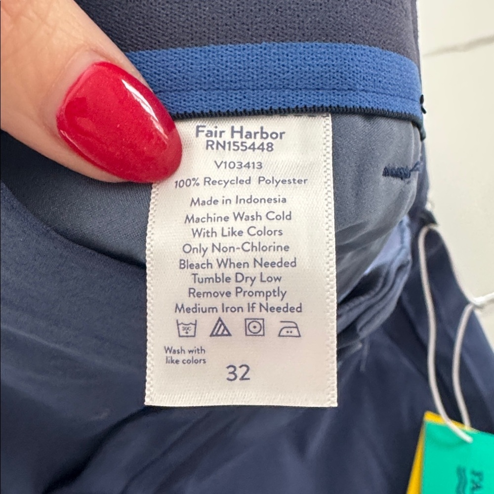 New! Fair Harbor Men's Deep Blue Flat Front Compass Shorts, sz 32 - Picture 6 of 8